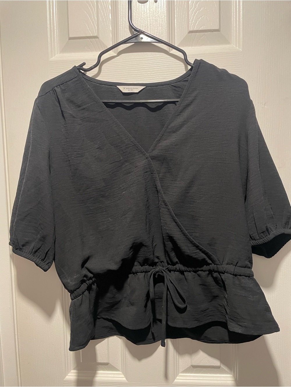 Size M Denver Hayes Tie Front Blouse